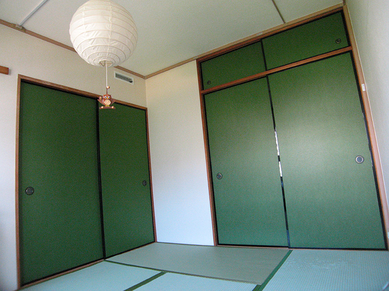 緑色のカラフルな襖（ふすま）神戸市須磨区