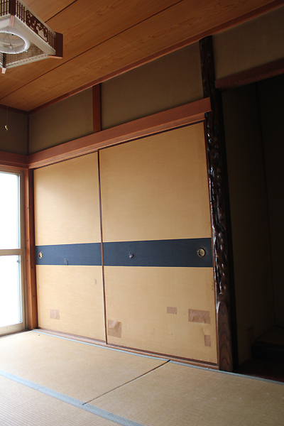 和室のリフォーム・施工前　黒い襖と黒い畳　大阪府和泉市