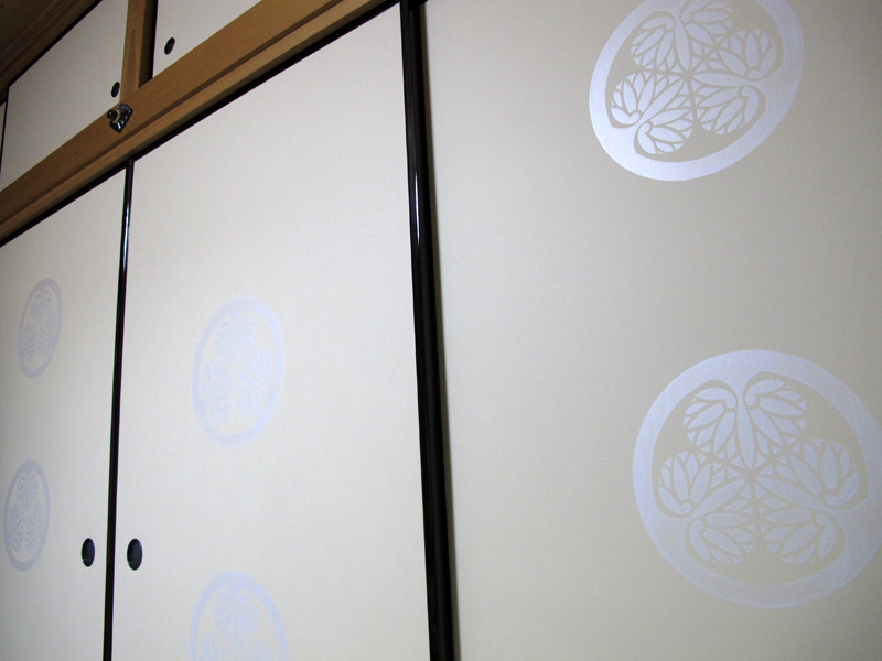 ふすま張り替え・社寺紋型紙の襖　大阪市城東区
