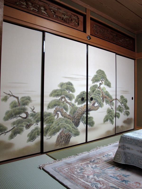ふすま張り替え・社寺紋型紙の襖　大阪市城東区