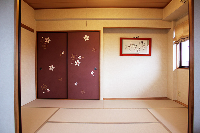 和室のリフォーム・桜色の畳と赤い襖・大阪府堺市
